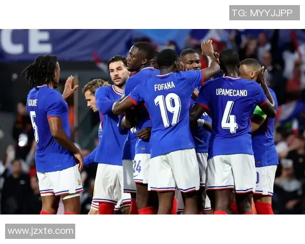 法国足球明星汇聚一堂共同庆祝足球荣耀与友谊的精彩瞬间 法国足球明星汇聚一堂共同庆祝足球荣耀与友谊的精彩瞬间