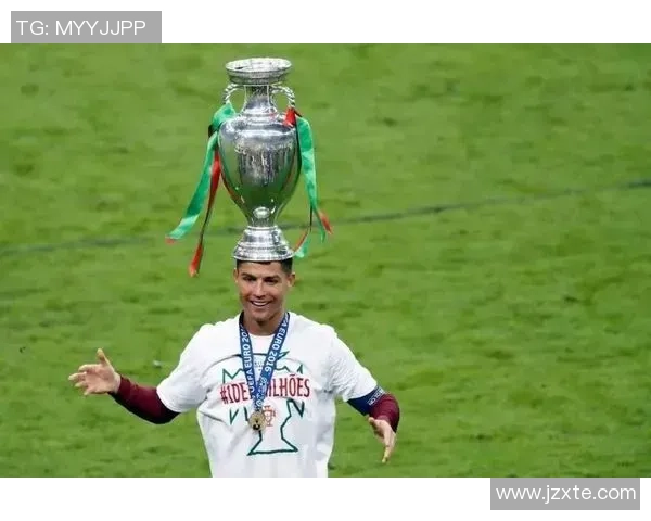 足球巨星C罗的辉煌历程与经典瞬间全景回顾 足球巨星C罗的辉煌历程与经典瞬间全景回顾