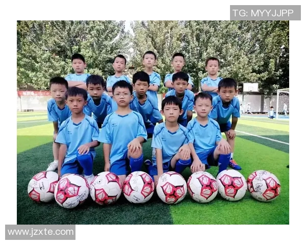 足球明星八班的梦想之旅：从校园到绿茵场的辉煌故事