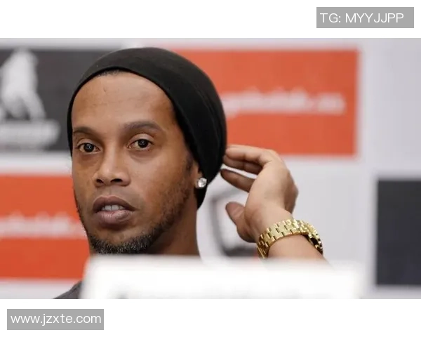 足球明星化身老年人搞笑视频引发热议展现幽默与温情的完美结合