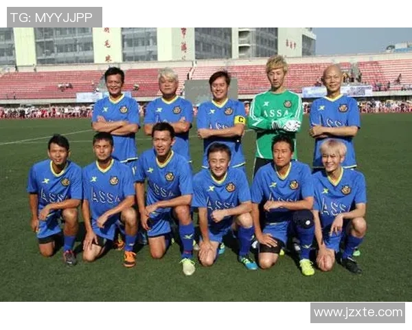 足球明星们的霸气合照展现球场风采与团队精神的完美瞬间