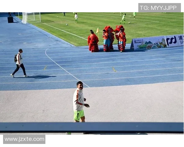 香港足球明星荣获国际大奖的精彩瞬间与背后故事分享 香港足球明星荣获国际大奖的精彩瞬间与背后故事分享